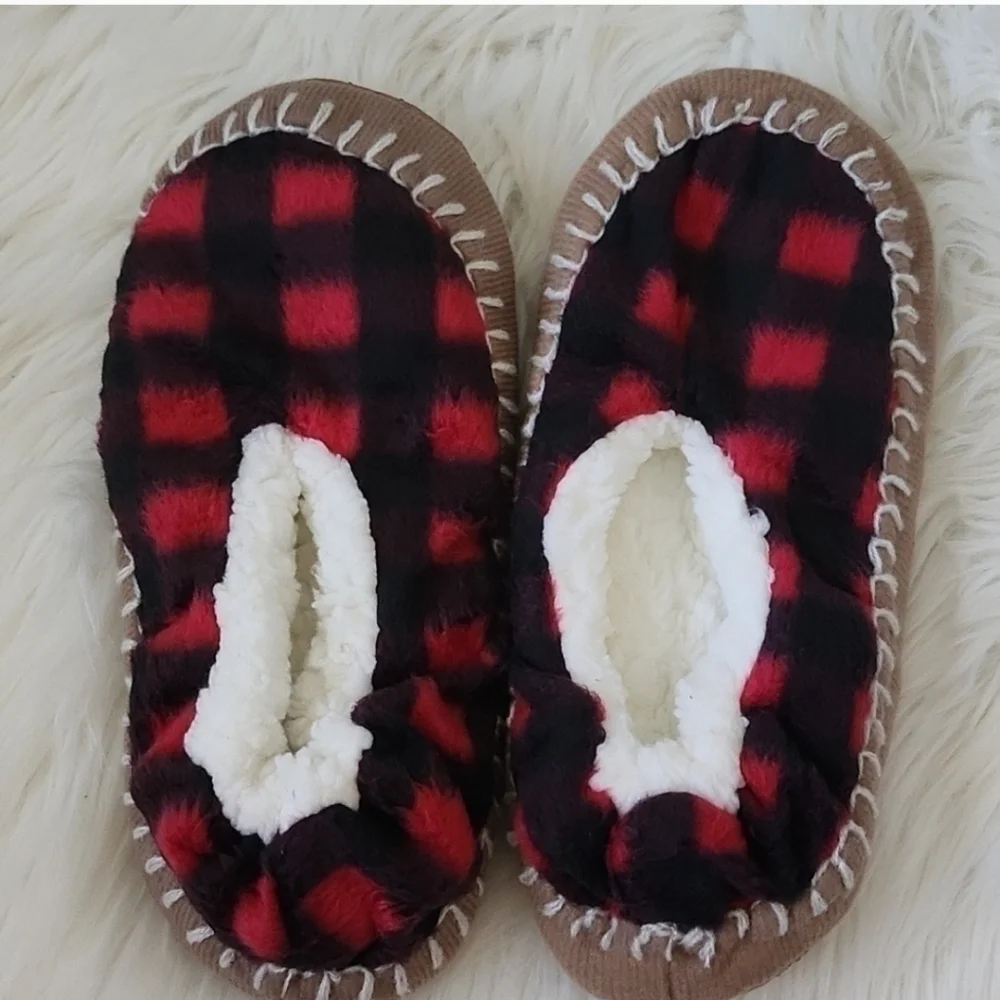 Set of Muk Luk socks, Maurices slippers/socks, and Rooted Soul socks NEW